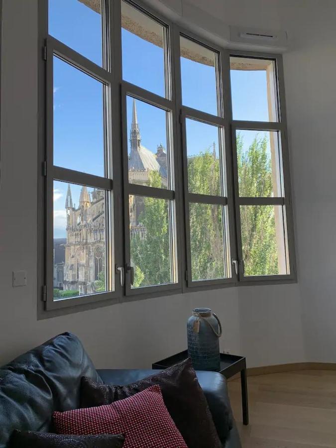 Ferienwohnung Loft Des Sacres - Vue Unique Sur La Cathedrale Reims Exterior foto