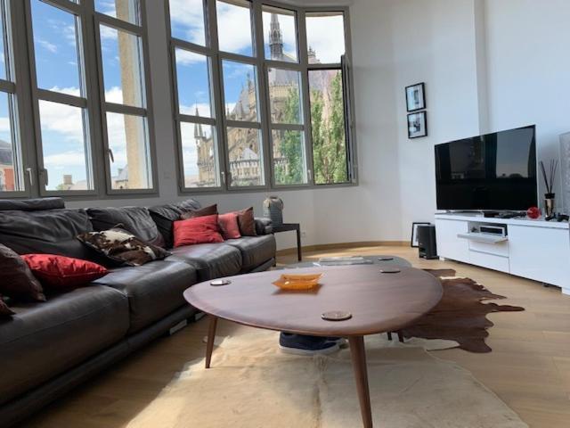 Ferienwohnung Loft Des Sacres - Vue Unique Sur La Cathedrale Reims Exterior foto
