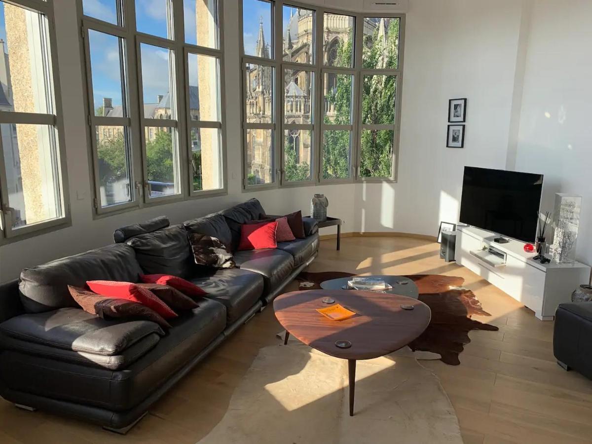 Ferienwohnung Loft Des Sacres - Vue Unique Sur La Cathedrale Reims Exterior foto